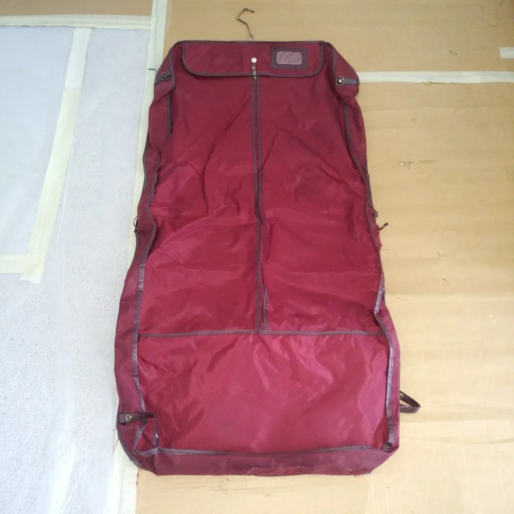 SAMSONITE BURGUNDY GARMENT BAG